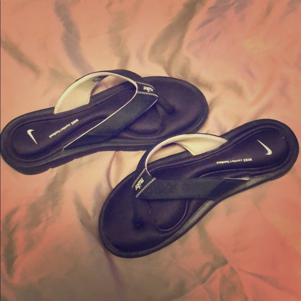 Women’s Nike flip flops size 8